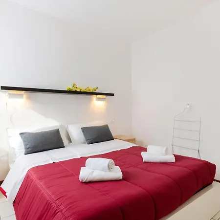 Guesthost - Nova Comfortable With Terrace *