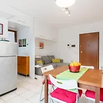 Guesthost - Nova Comfortable With Terrace דירה *